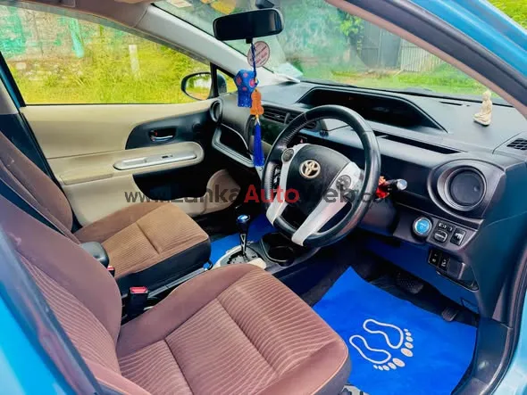 Toyota Aqua G Grade photo 5