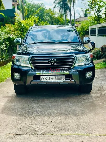 Toyota Land Cruiser Sahara 200 photo 4