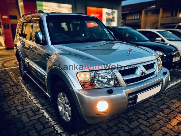 MITSUBISHI MONTERO 3RD GENERATION V6 PETROL | YOM 2003 RARE ORIGINAL CONDITION • FULLY LOADED • 3.0L V6 • AUTOMATIC • 4WD