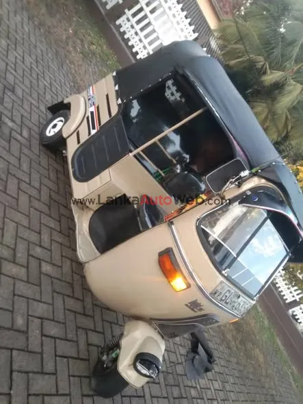 2 Stroke ත්‍රීරෝද රිය විකිණීමට
