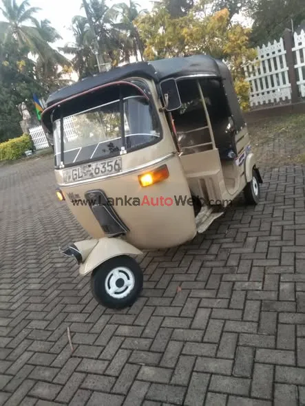 2 Stroke ත්‍රීරෝද රිය විකිණීමට photo 2 in Gampaha, Gampaha