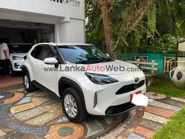 Toyota Yaris Cross Hybrid G Japan photo 3