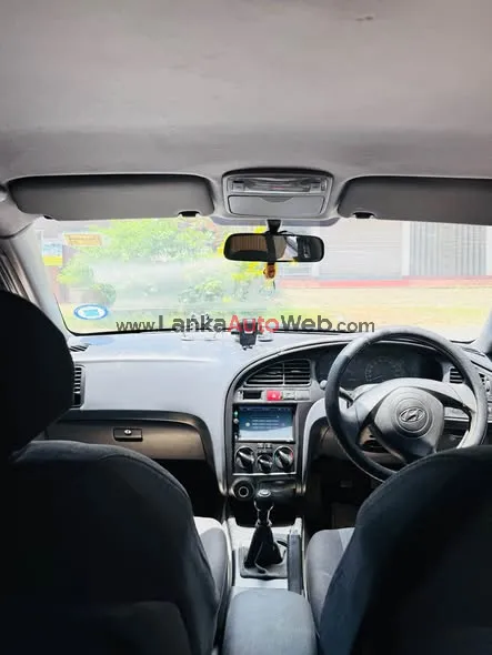 HYUNDAI ElANTRA GLS XD5 M photo 5 in Gampaha, Gampaha