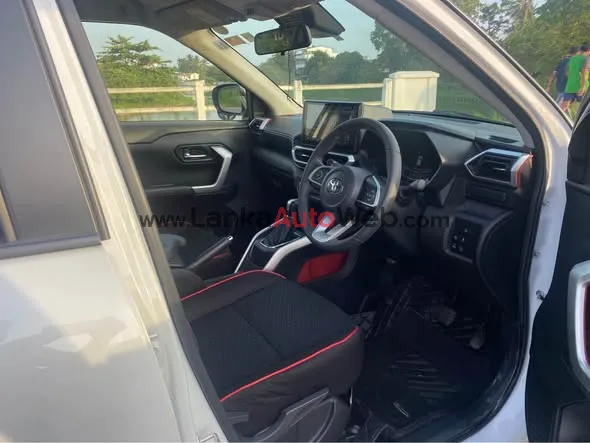 Toyota Raize Z photo 2
