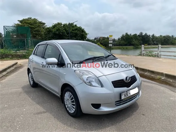 Toyota Vitz photo 1