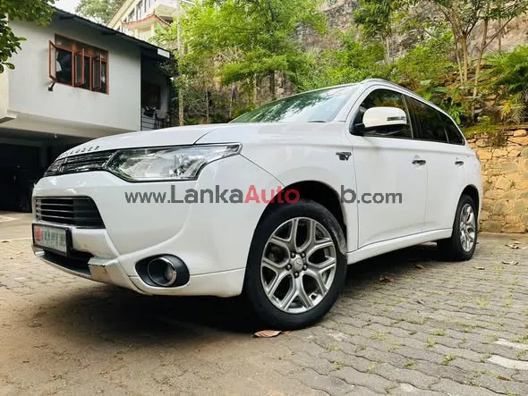 Well-maintained Mitsubishi Outlander Premium 2015 available for sale. photo 3 in Kandy, Kandy