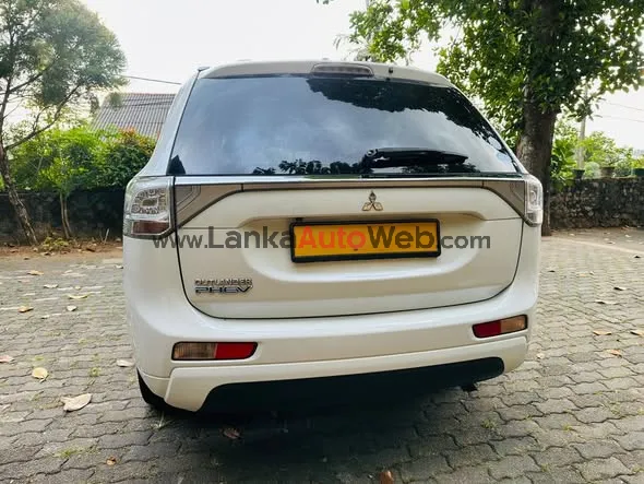 Well-maintained Mitsubishi Outlander Premium 2015 available for sale. photo 5 in Kandy, Kandy