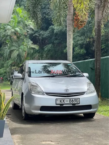 Toyota Prius 2nd Generation photo 4 in Kiribathgoda, Colombo