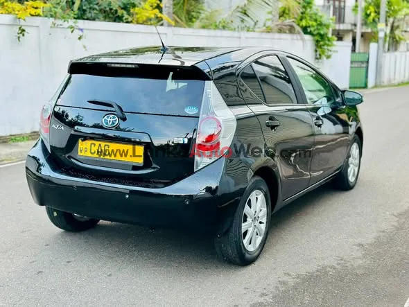 Toyota Aqua - Prius C photo 5 in Piliyandala, Colombo