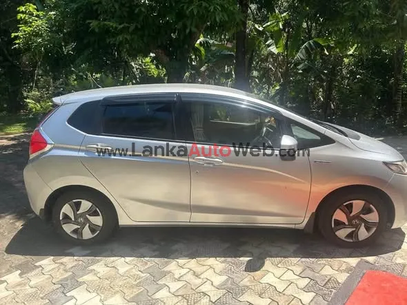 Honda Fit GP5 photo 5 in Puttalam, Puttalam