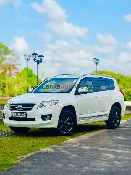 TOYOTA VANGURD TURBO photo 3 in Piliyandala, Colombo