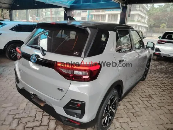 Unregistered Toyota Raize Z Hybrid photo 2 in Nittambuwa, Gampaha