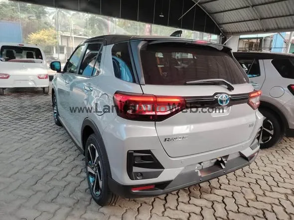 Unregistered Toyota Raize Z Hybrid photo 4 in Nittambuwa, Gampaha