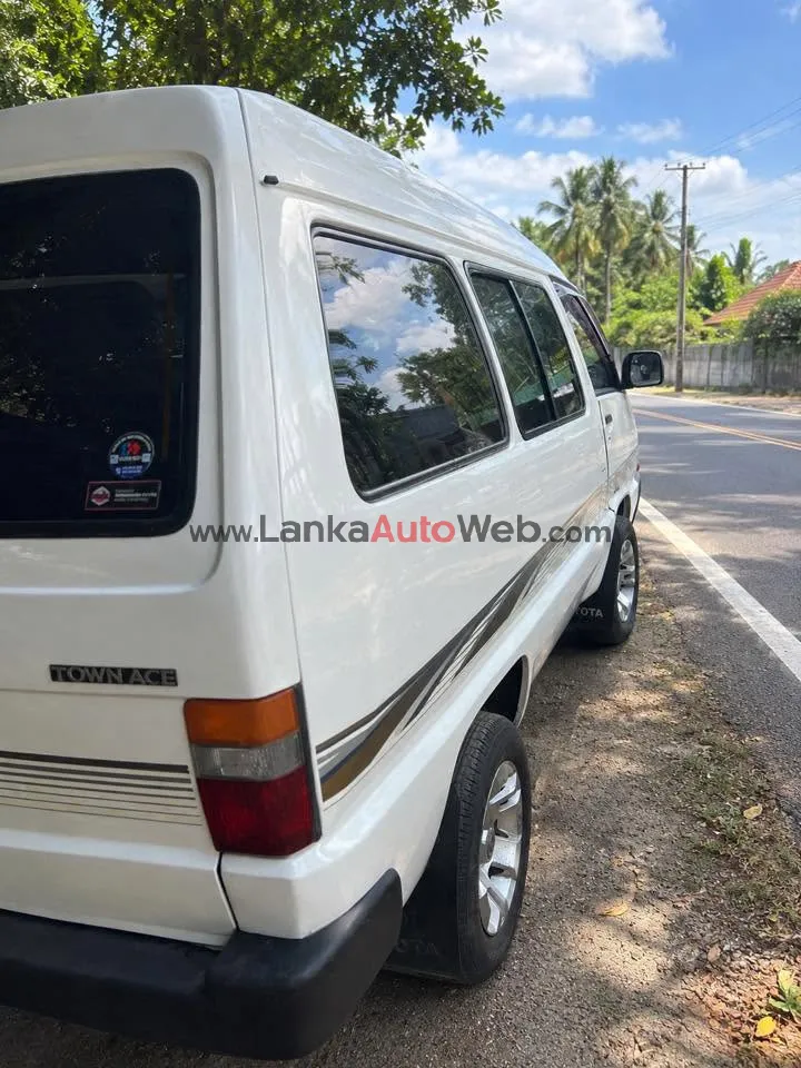 Toyota TownAce Van photo 3 in Kandy, Kandy