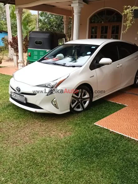 Toyota Prius 4th Generation 2016/2017 photo 3 in Dehiwala, Colombo