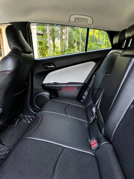 Toyota Prius 4th Generation 2016/2017 photo 4 in Dehiwala, Colombo